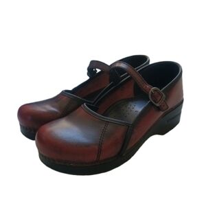 Dansko Marcelle Mary Jane clogs in a red-brown or cordovan leather Size: 41